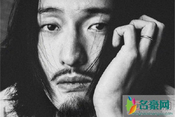 王传君和爱情公寓成员的关系 明明爱情公寓让你进入公众视野的