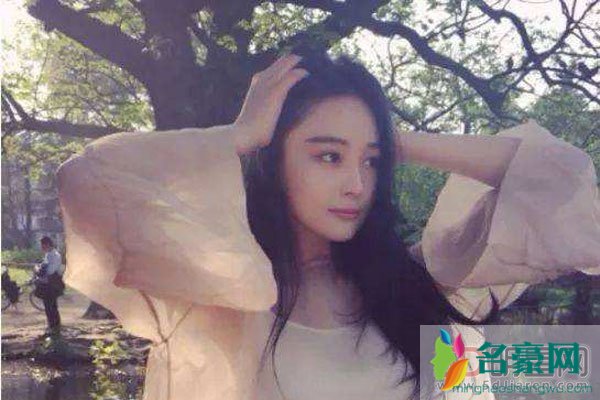 张馨予大尺度扒内裤 当年是张馨予劈腿霍建华的凭什么说李晨花心
