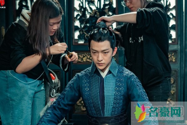 屈楚萧是哪个公司艺人 男主长安不是那种娘娘腔的帅不是阴柔风