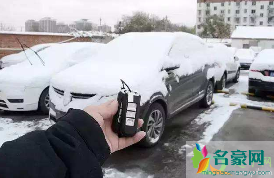 车上积雪过多会把车压坏吗2