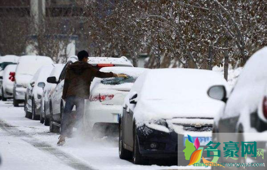 车上积雪可以撒盐吗2