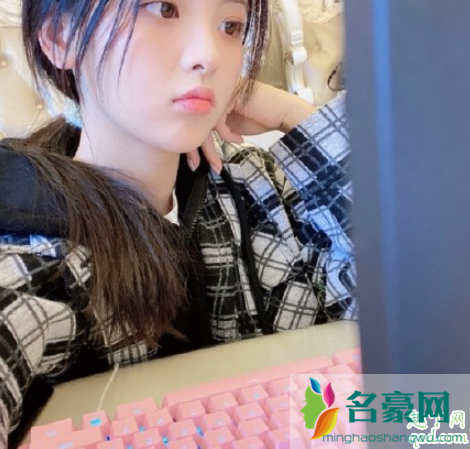 杨超越玩不玩LOL 杨超越英雄联盟ID叫什么3