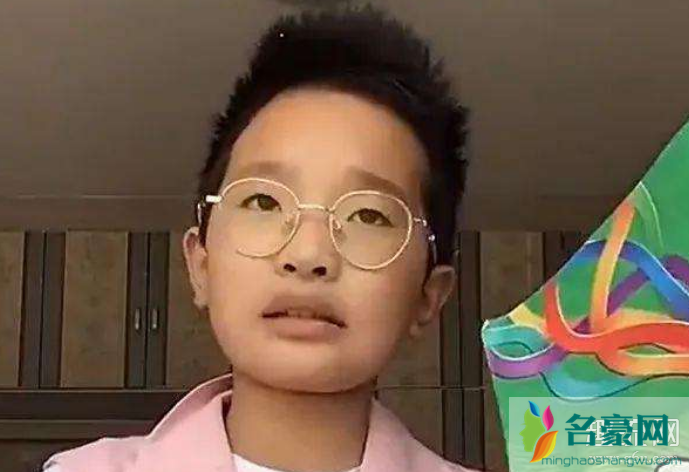 钟美美是谁,钟美美模仿老师是怎么回事?钟美美为什么要下架视频?