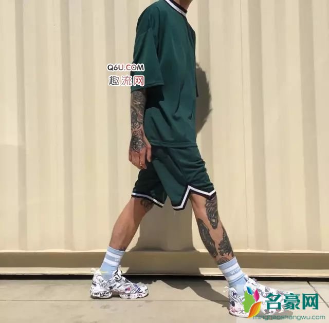 怎么把T恤穿好看 夏天T恤穿搭方法