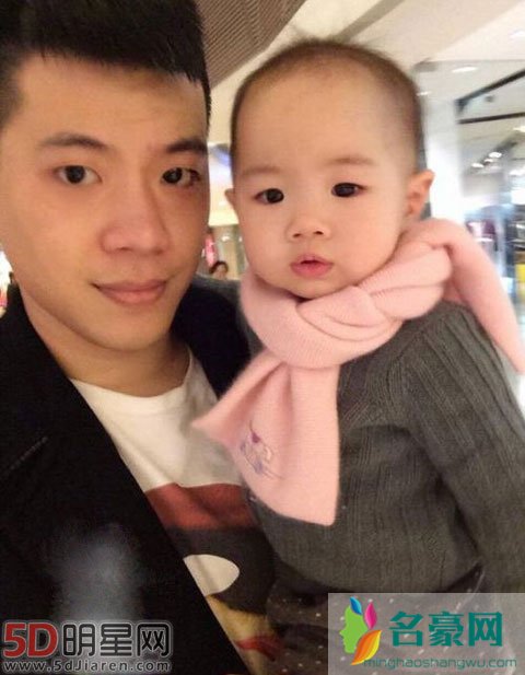 黄毅清的父母是谁干什么的 黄菊是黄毅清的父亲吗