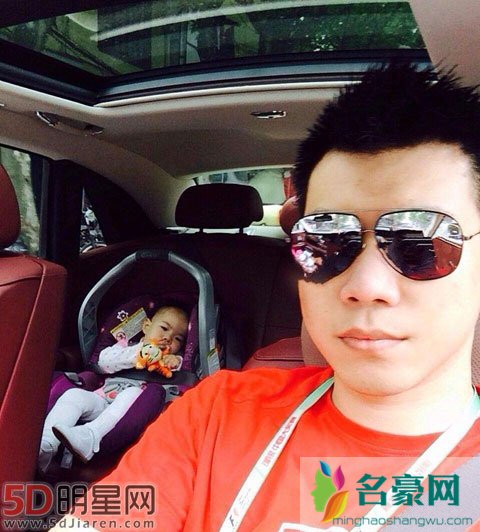 黄毅清的父母是谁干什么的 黄菊是黄毅清的父亲吗