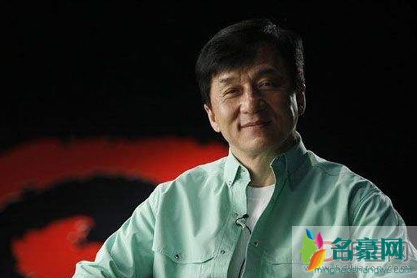 林凤娇探班成龙视频经过 有钱又有何用?为了成龙这个渣男窝囊了一辈子?