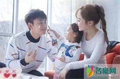 李小璐承认二胎预产期 并不觉得貌合神离的家庭就