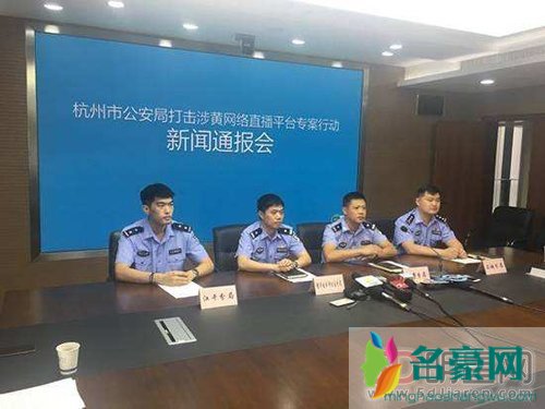 女学生宿舍开涉黄直播被抓真是活该 在宿舍做黄播的时候不出声吗
