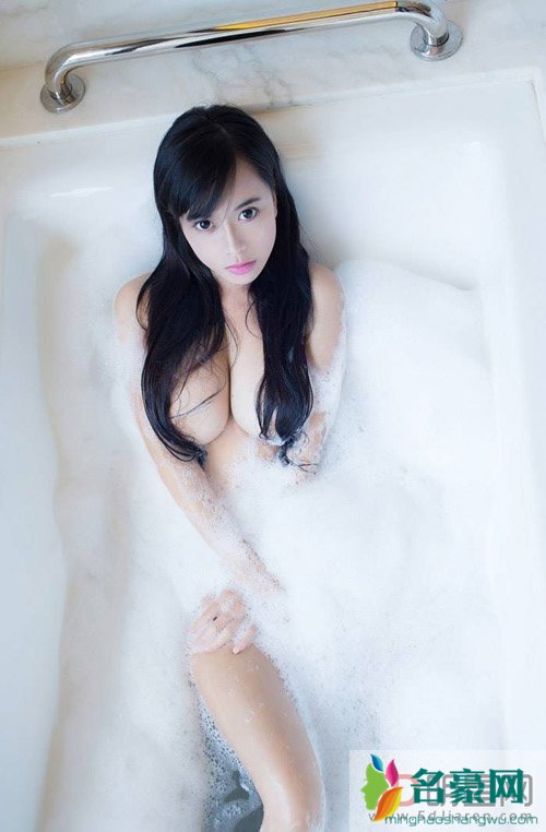 巨乳美女黄可56视频大胸有什么用 奶大炎炎夏日多透透气