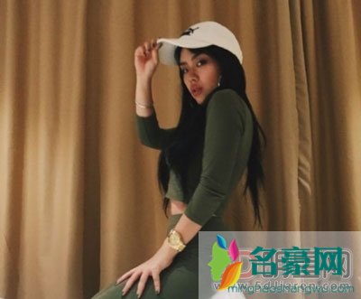 大胸女万妮达不带胸罩福利照什么梗 万妮达男朋友是谁很享福