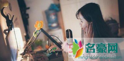 女主播项茜乔裙子掉了的视频事件 奶头图片曝光,靠裸只能喧嚣一时