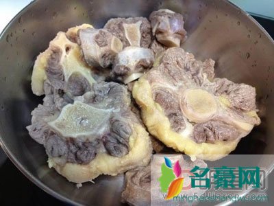 男人吃了牛鞭晚上会怎样多久见效 女人吃牛鞭什么反应恶心吗
