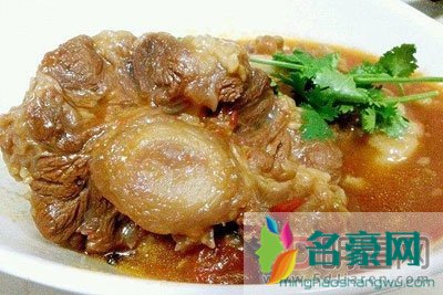 男人吃了牛鞭晚上会怎样多久见效 女人吃牛鞭什么反应恶心吗
