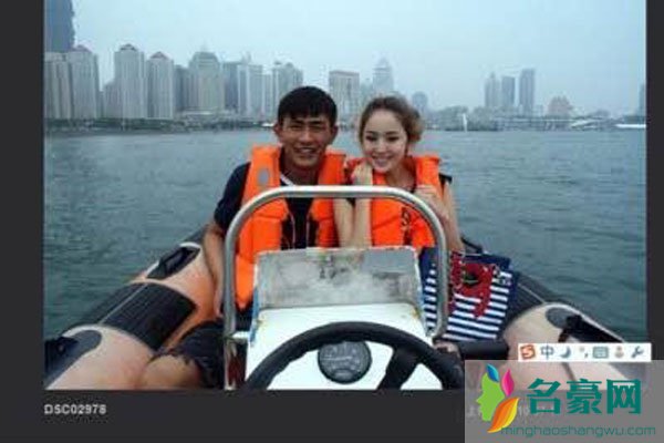 古力娜扎裸睡照被潜规 很早以前拍的,男方是娜扎大学时候的男友