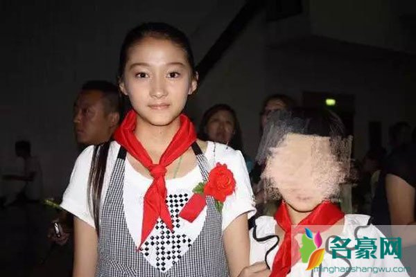 关晓彤不良照片ps污图 鹿晗能抱的起来吗?骨架太大了