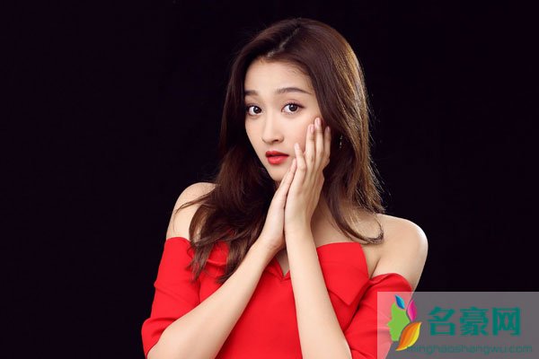 关晓彤不良照片ps污图 鹿晗能抱的起来吗?骨架太大了