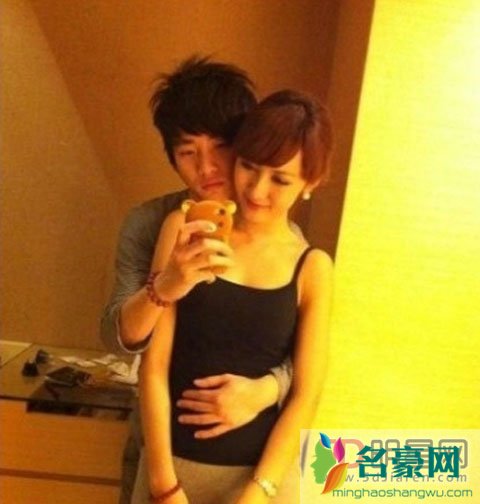 袁佳怡献b门全套吃精事件真假揭秘 未处理的禁照与校花的光环不匹配