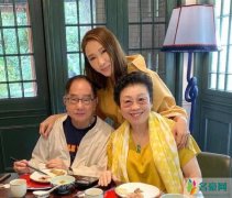黎姿生日带父母旅游 三代同堂画面温馨有爱