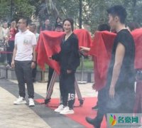蒋勤勤复出拍戏 虽年过40但皮肤紧致状态好