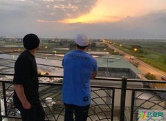 周杰伦为刘畊宏庆生 兄弟俩并肩看夕阳画面十分美