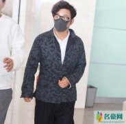 王宝强现身机场 母亲逝世后首次亮相略显疲惫