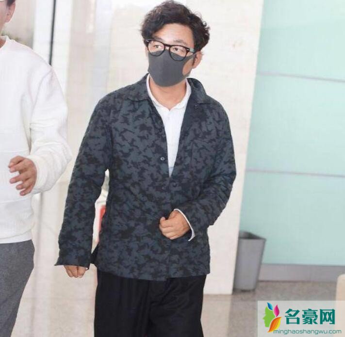 王宝强现身机场