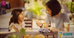 多多与妹妹剪短发 网友大赞：颜值高什么发型都适