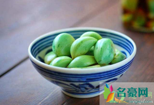 腊八蒜发黄还能吃吗3