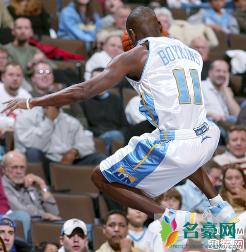 最早登上NBA的国产球鞋品牌是谁 NBA中谁最早上脚国产品牌球鞋