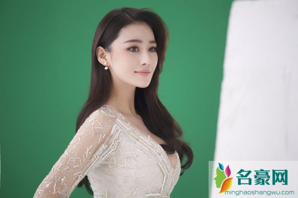 张馨予深v秀性感 人家身材好,没有见过这样的军嫂