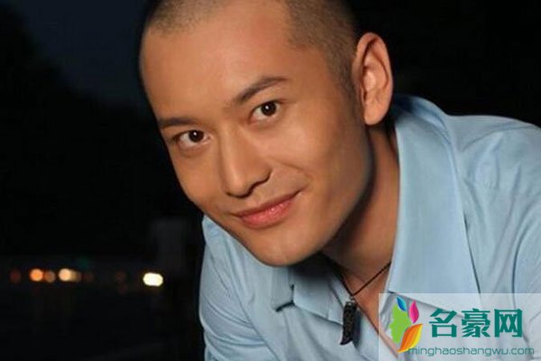 黄晓明植发了吗 股民的钱没捞成还被罚了能高兴吗