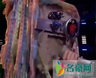 大鹏第一滴泪参加蒙面歌王第几期 蒙面歌王为大鹏合音的是哪个女孩是谁