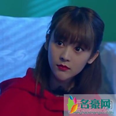 李颖毒药现在在哪直播 毒药李颖为什么剪成短发了
