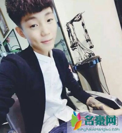 mc高迪在yy出什么事了 mc高迪酒吧下跪?