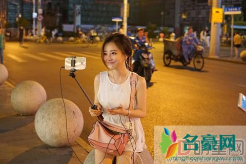 网红冯提莫爆出离婚单身美女人设遭质疑 23天后回归仍有人为其消费
