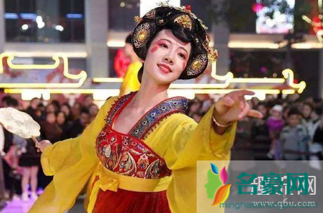 西安不倒翁小姐姐在哪里表演 西安不倒翁小姐姐表演时间