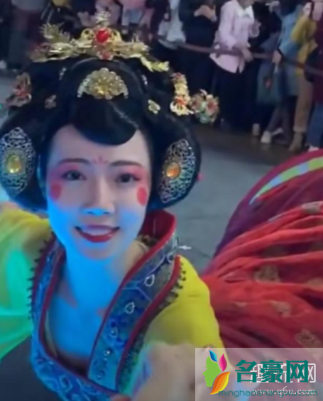 西安不倒翁小姐姐在哪里表演 西安不倒翁小姐姐表演时间