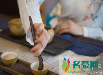 手背小红点不痛不痒是怎么了4