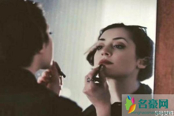 男朋友不信任你的表现 这些表现证明他心里没有你