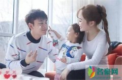 李小璐生二胎后大出血 她出轨是铁证如山了女儿甜