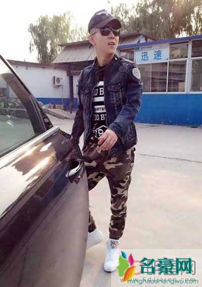 王小源家庭情况简介 网红王小源是官二代吗父母是干什么的