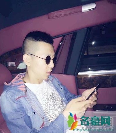 王小源家庭情况简介 网红王小源是官二代吗父母是干什么的
