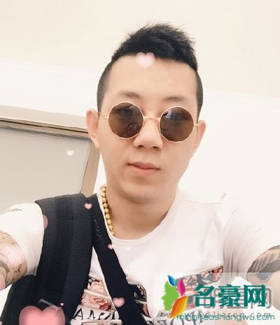 王小源家庭情况简介 网红王小源是官二代吗父母是干什么的