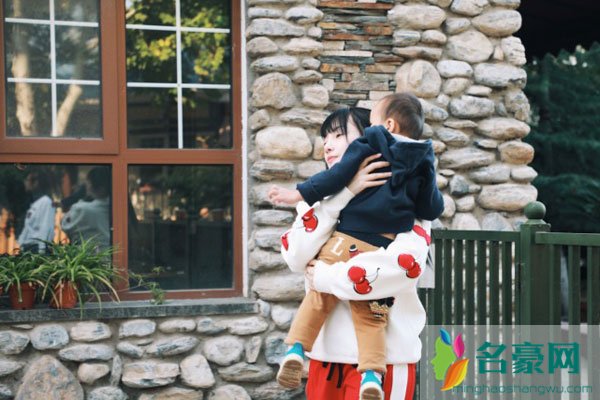 李小璐承认二胎预产期 李小璐该把那一夜的过程给大家讲一讲