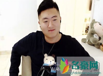 崔阿扎和小洲关系 小洲和阿扎连麦视频简介