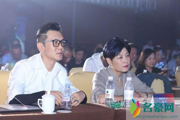李咏老婆哈文的简介资料 为什么那么多央视主持人英年早逝