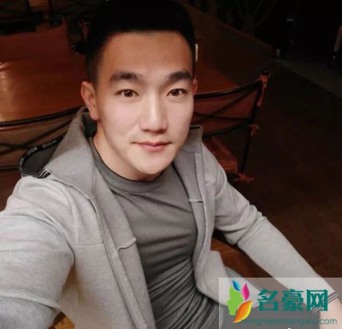 何捷父母背景干什么的 张馨予能在一个军人家庭中容纳一辈子吗