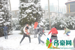 打雪仗要戴手套吗 雪花是如何形成的