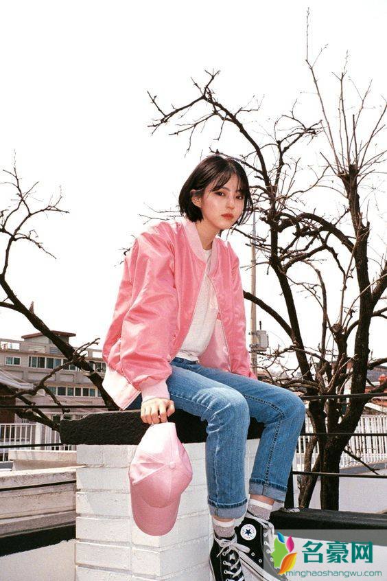 男生粉色衣服怎么搭配 粉色衣服怎么穿不娘